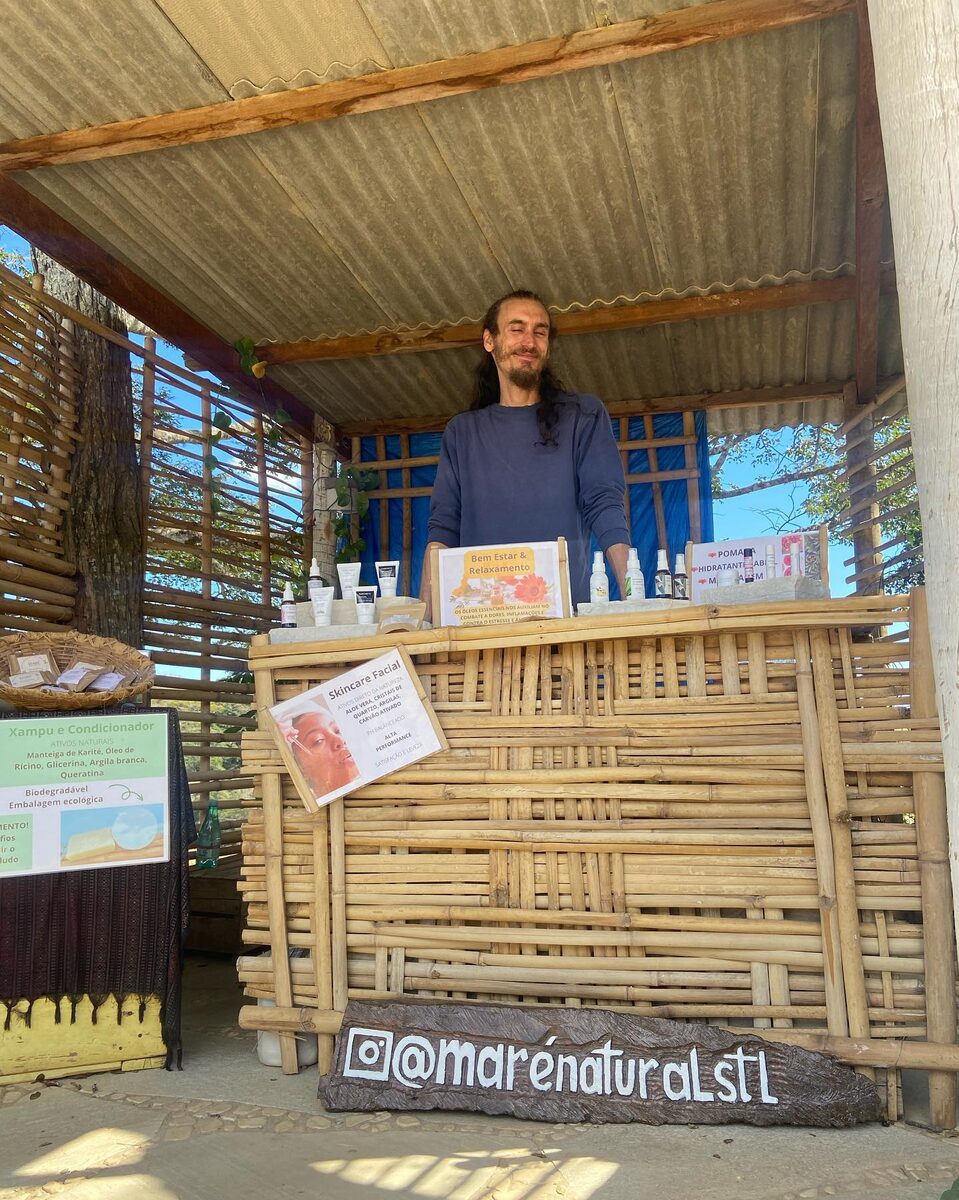 Fundador na barraca da Maré Natural em São Thomé das Letras